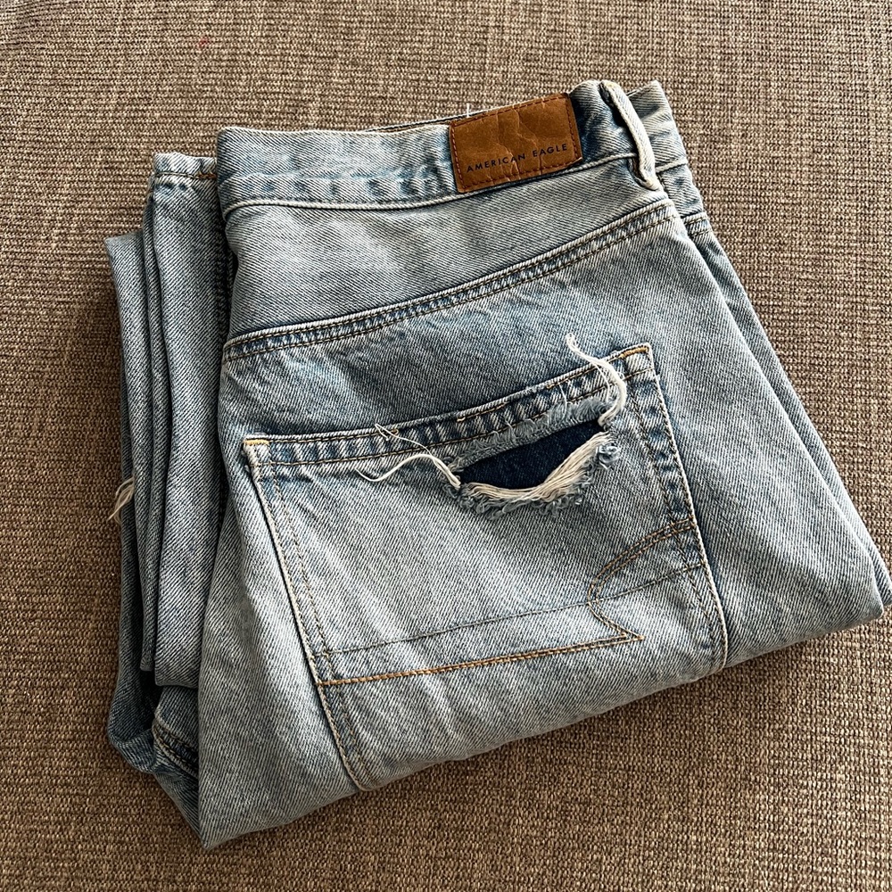 American eagle Jeans size 4 Distressed Boyfriend